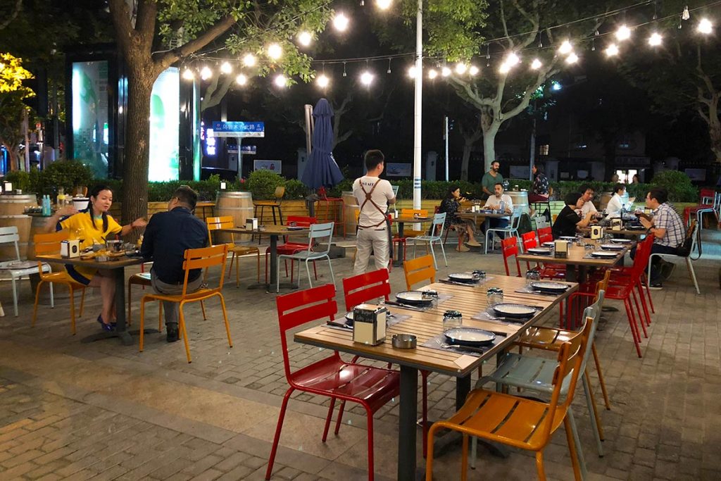 Mercado 505 is a deli, grocer, restaurant, and bar in Shanghai that serves a mainly Spanish menu and premium foods. (Photo by Rachel Gouk)