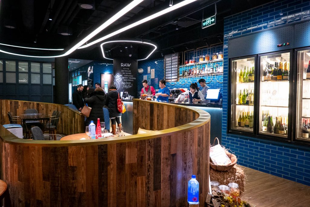 C Pearl, a seafood and oyster restaurant in Pudong Century Link mall.