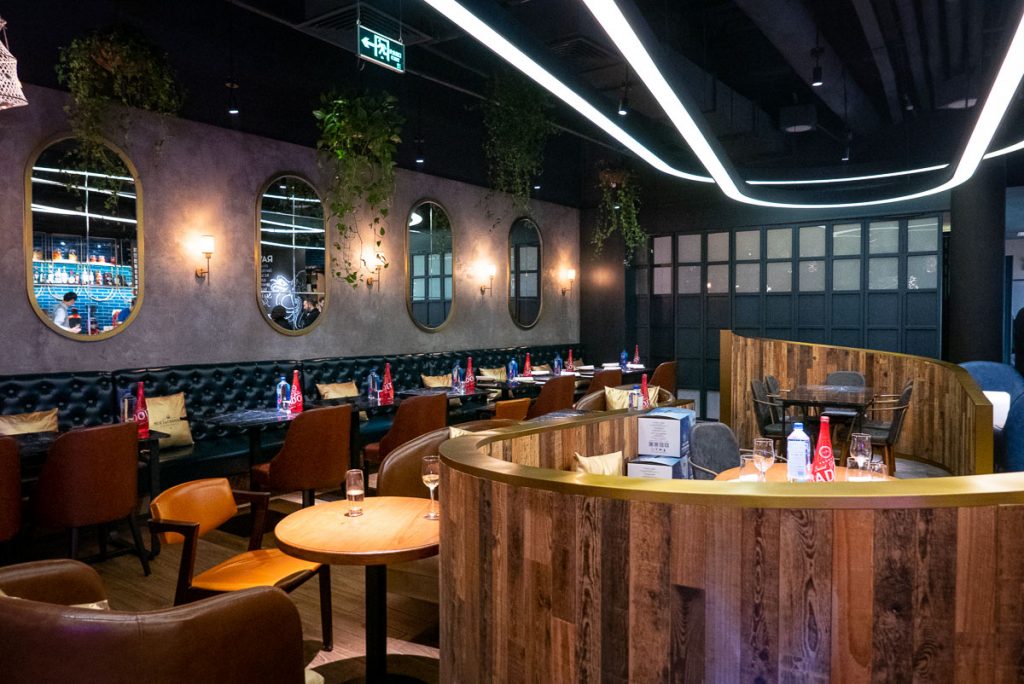 C Pearl, a seafood and oyster restaurant in Pudong Century Link mall.