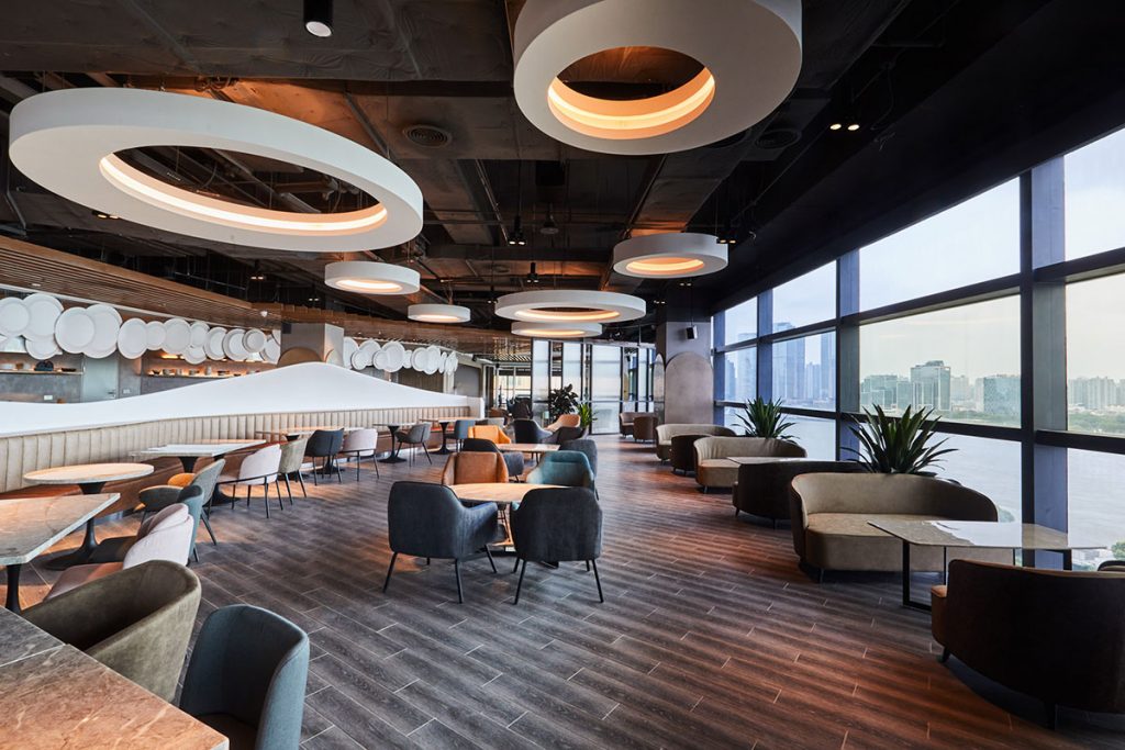 Eat n Work is a multi-purpose space by MUSE Group, including shared offices, restaurant, bar, and cafe in Lujiazui's Super Brand Mall.