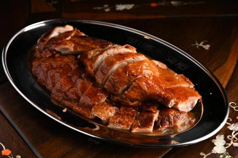 Tak Lung Siu Mei is a Cantonese barbecue and roast restaurant in Changning Raffles mall, Shanghai.