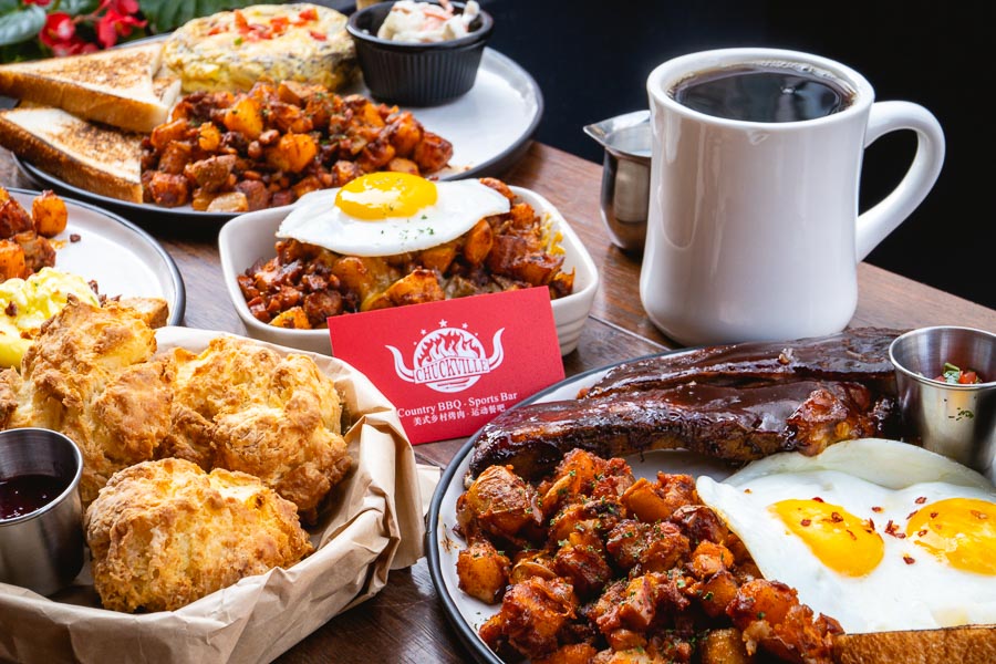 Brunch at Chuckville, an American barbecue restaurant and sports bar in Shanghai. Photo by Rachel Gouk. 