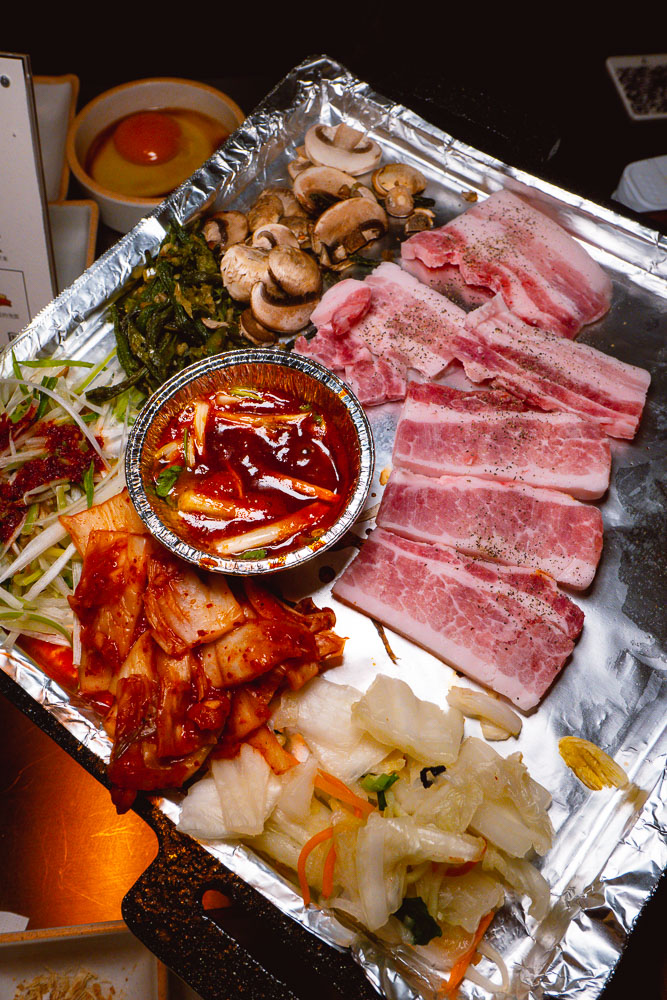 Botong Sikdang, a popular Korean restaurant in Shanghai that does grilled pork and banchan. Photo by Rachel Gouk.