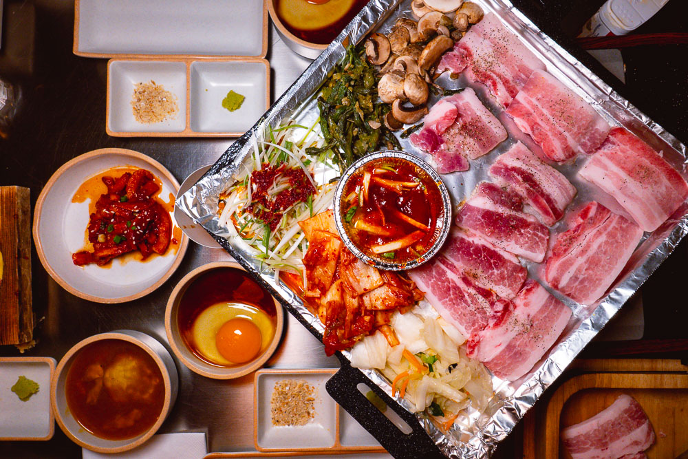 Botong Sikdang, a popular Korean restaurant in Shanghai that does grilled pork and banchan. Photo by Rachel Gouk.