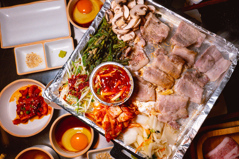 Botong Sikdang, a popular Korean restaurant in Shanghai that does grilled pork and banchan. Photo by Rachel Gouk.