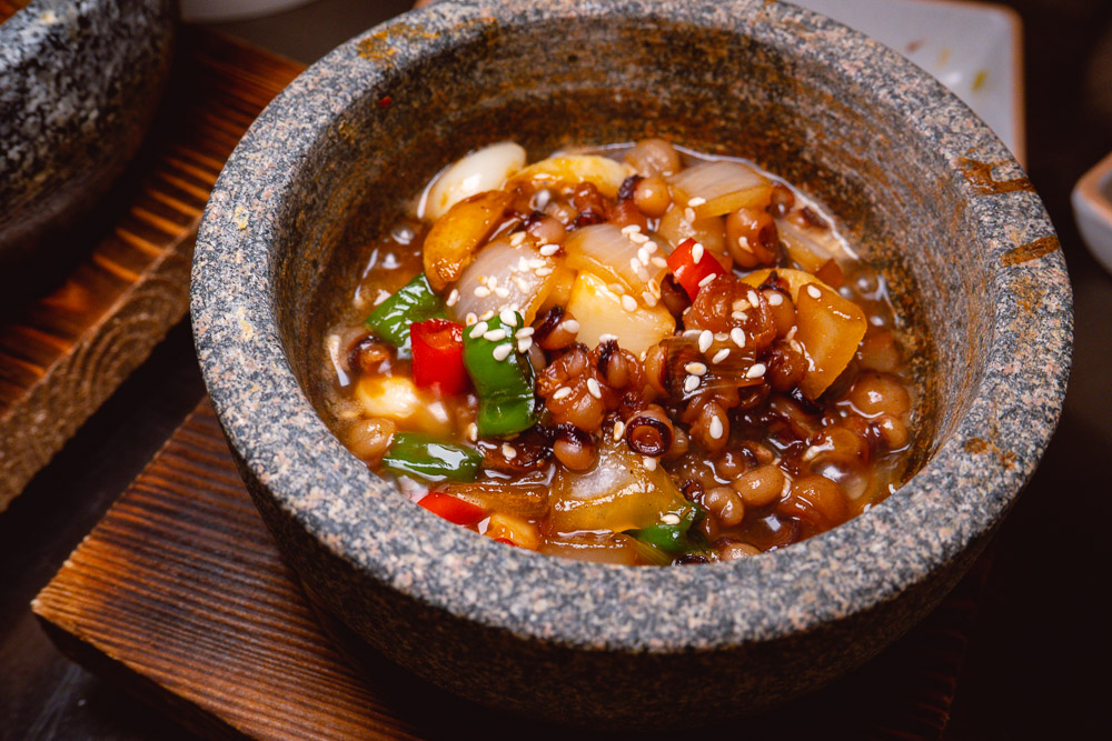 Botong Sikdang, a popular Korean restaurant in Shanghai that does grilled pork and banchan. Photo by Rachel Gouk.