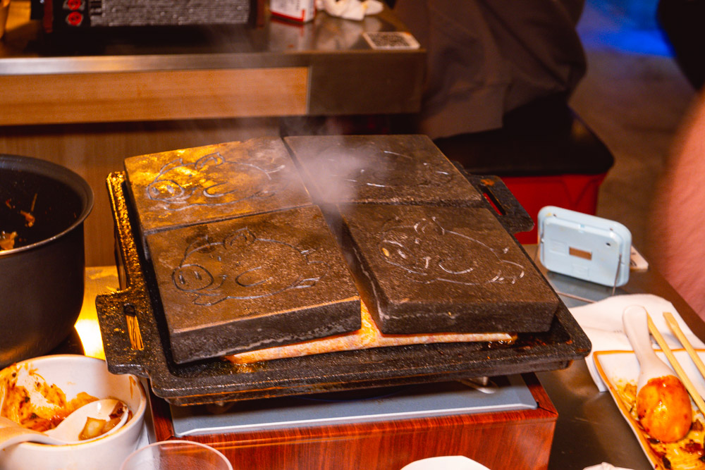 Botong Sikdang, a popular Korean restaurant in Shanghai that does grilled pork and banchan. Photo by Rachel Gouk.