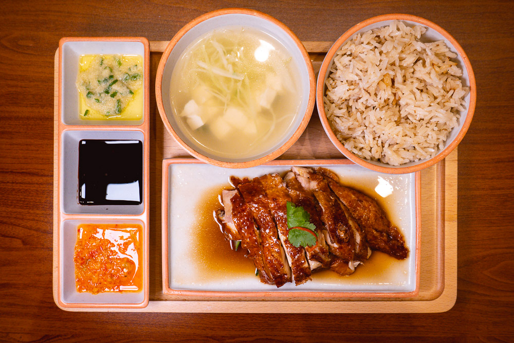 Xinyao Chicken Rice, a restaurant serving Hainanese chicken rice in Shanghai. Photo by Rachel Gouk.