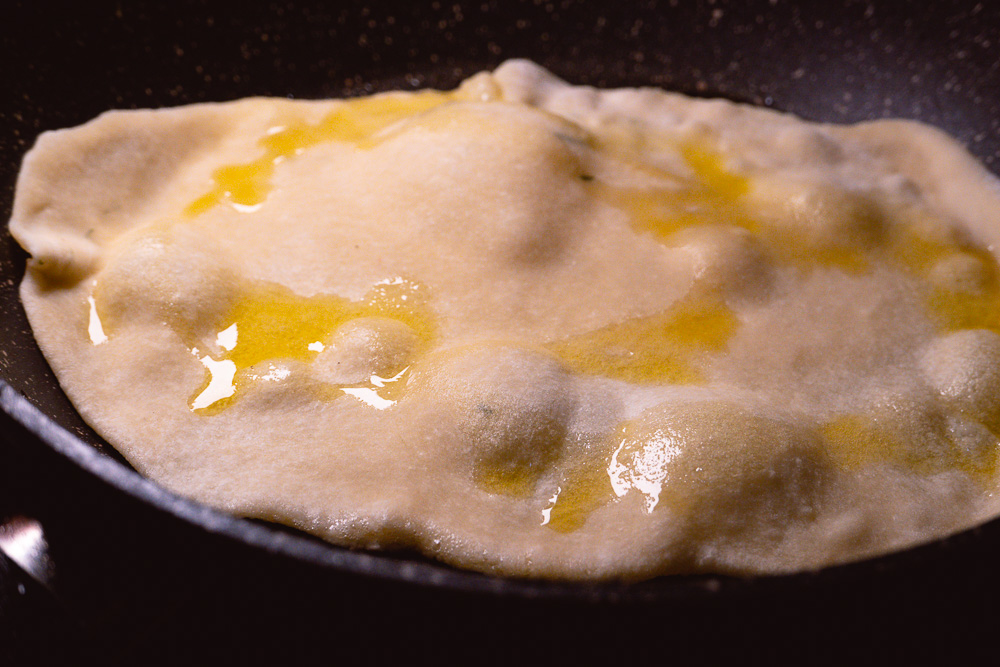 Easy to make flatbread recipe. Photo by Rachel Gouk @ Nomfluence.
