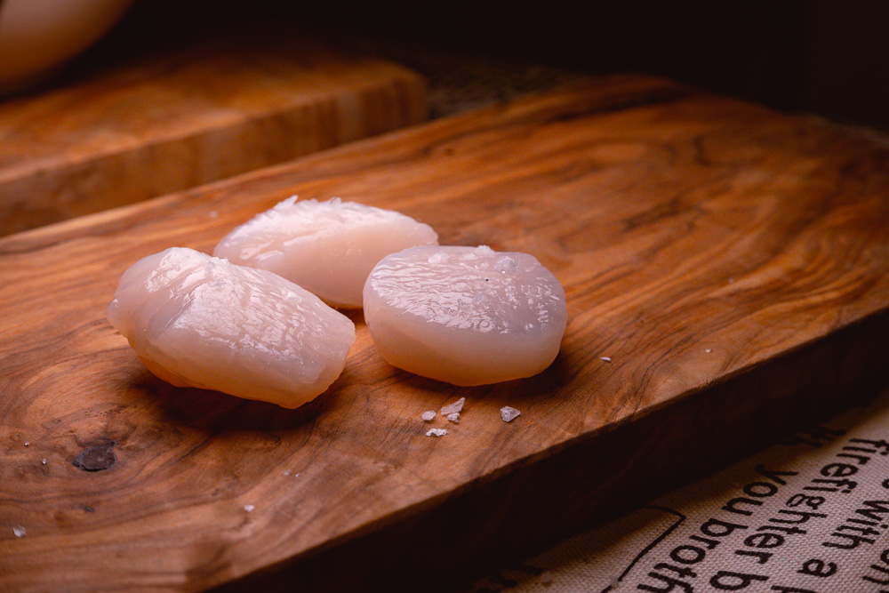 Pan-seared scallops with white asparagus. Products from acornfresh. Photo & Recipe by Rachel Gouk @ Nomfluence