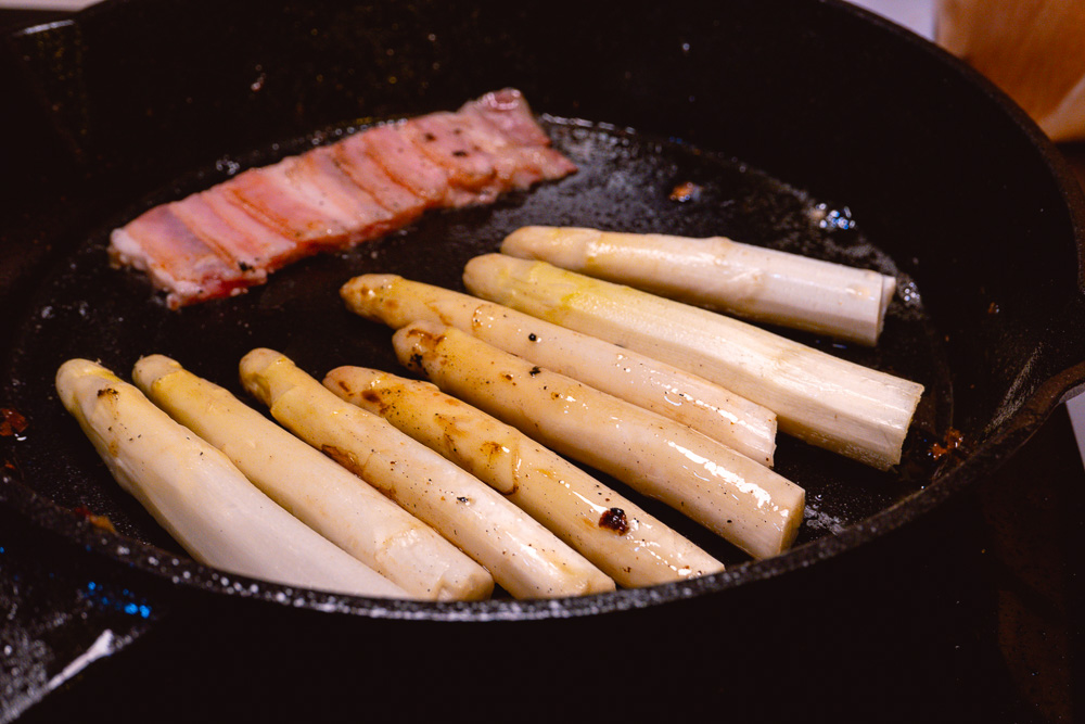 Pan-seared scallops with white asparagus. Products from acornfresh. Photo & Recipe by Rachel Gouk @ Nomfluence