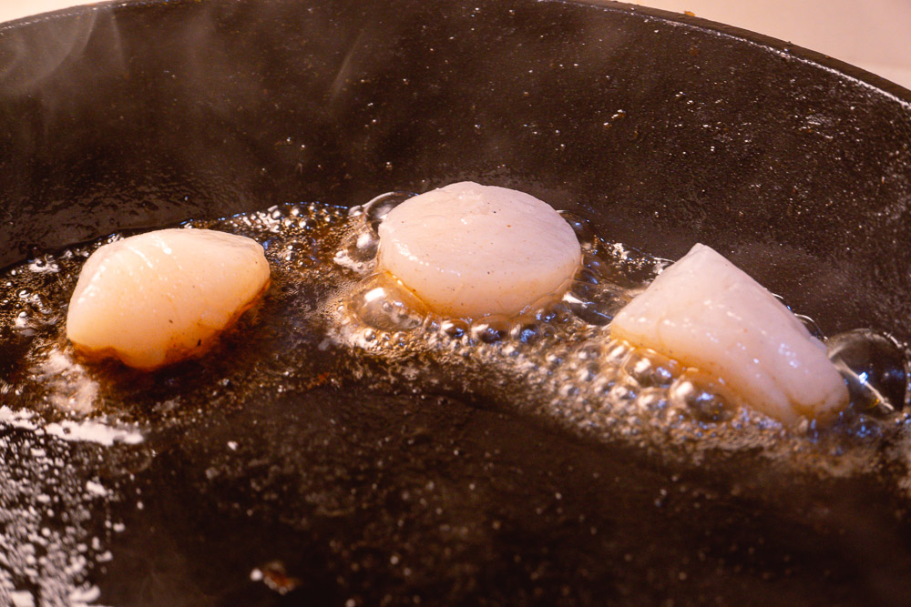 Pan-seared scallops with white asparagus. Products from acornfresh. Photo & Recipe by Rachel Gouk @ Nomfluence