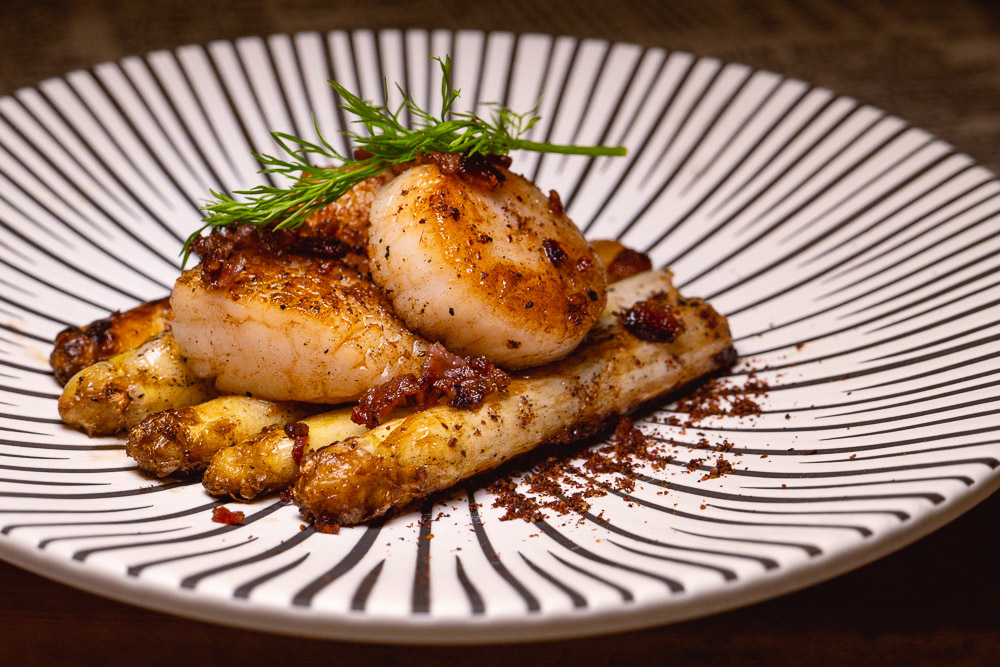 Pan-seared scallops with white asparagus. Products from acornfresh. Photo & Recipe by Rachel Gouk @ Nomfluence