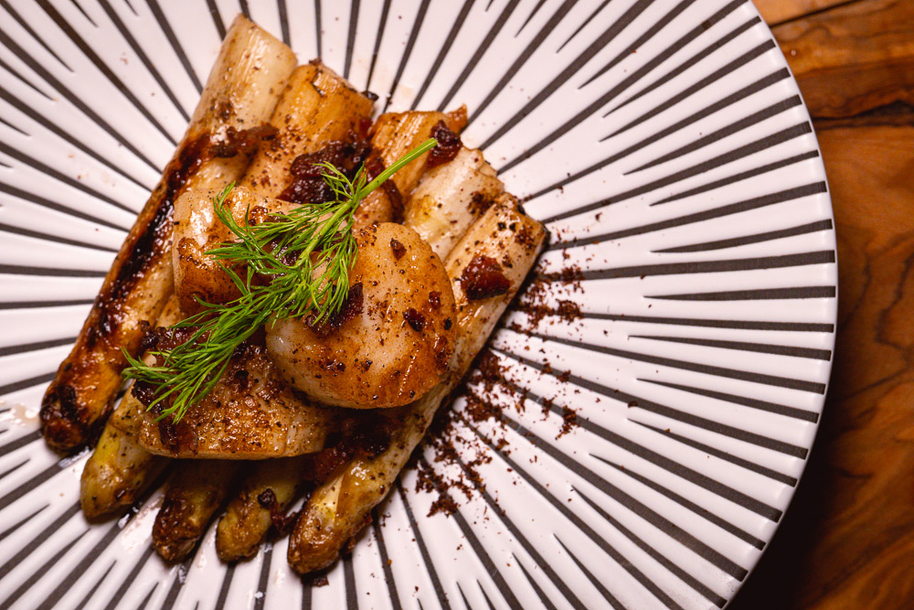 Pan-seared scallops with white asparagus. Products from acornfresh. Photo & Recipe by Rachel Gouk @ Nomfluence