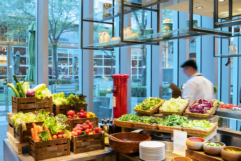 Crayfish buffet at Cafe Liang, Jing An Shangri-La West Shanghai.
