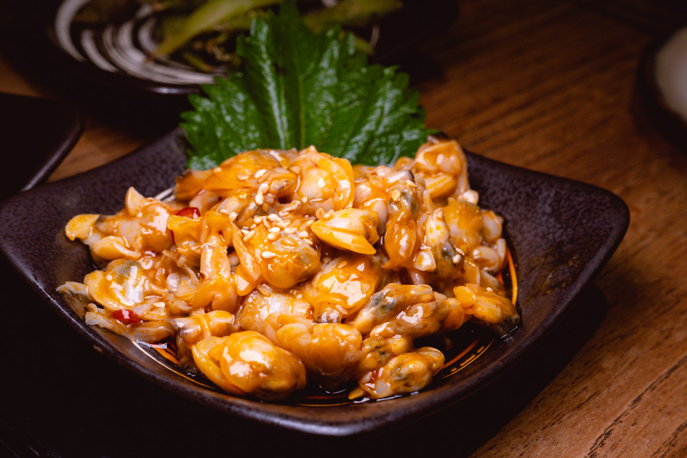 Spicy clams at Yakingtori, a Japanese restaurant in Shanghai that does yakitori. Photo by Rachel Gouk @ Nomfluence.