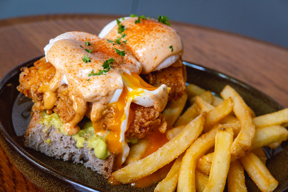 Fried chicken benedict for brunch at Ars & Delecto, a craft cocktail bar and bistro in Shanghai. Photo by Rachel Gouk @ Nomfluence.