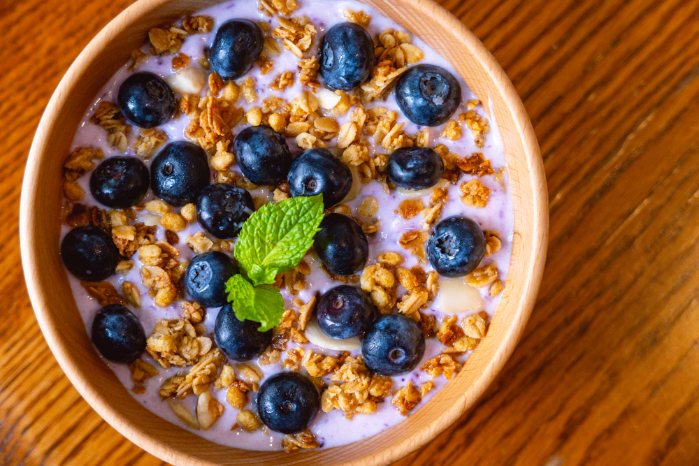 Smoothie bowl for brunch at Ars & Delecto, a craft cocktail bar and bistro in Shanghai. Photo by Rachel Gouk @ Nomfluence.