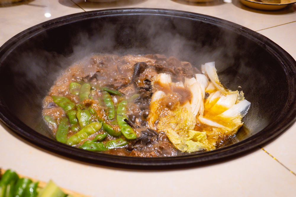 Yao Ji is a Chinese restaurant in Shanghai that specializes in Dongbei-style Iron Pot Stew "Tie Guo Dun". Photo by Rachel Gouk @ Nomfluence.