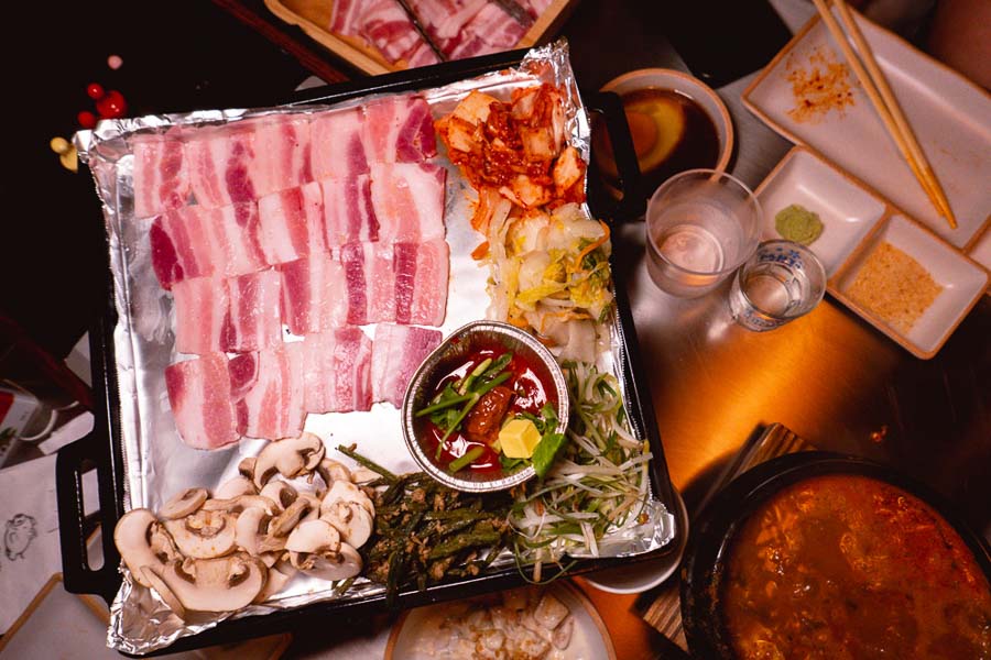 Botong Sikdang (JIng'an) is a Korean restaurant in Shanghai that specializes in grilled pork and banchan. Photo by Rachel Gouk @ Nomfluence.