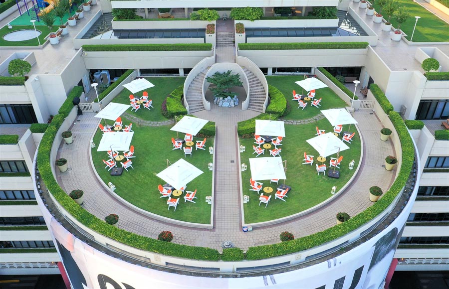 Free-flow champagne at Terrace 8, Portman Ritz-Carlton, Shanghai.
