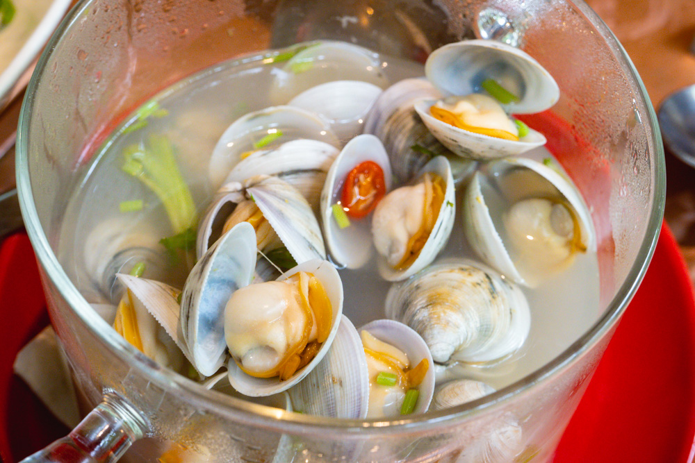 Hot & Sour clams at Ginger, a modern Asian restaurant in Shanghai. Photo by Rachel Gouk @ Nomfluence.