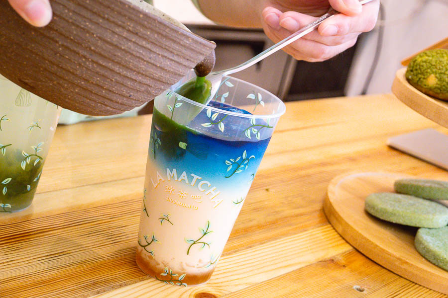 LA MATCHA is a matcha bar outside La Maison serving matcha drinks and desserts in Shanghai. Photo by Rachel Gouk @ Nomfluence