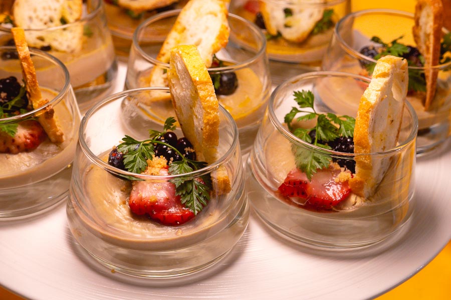 Sunday Brunch in Shanghai: The Cathay Room, Peace Hotel. Photo by Rachel Gouk @ Nomfluence. 