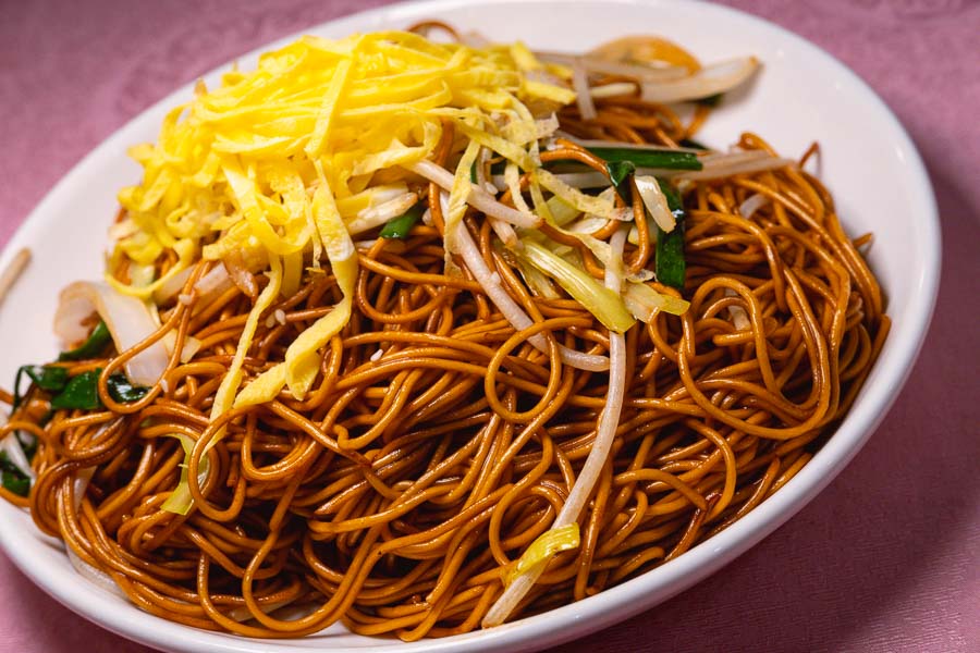 Fried Noodles. Dim sum and Cantonese food in Shanghai at Lucky You. Photo by Rachel Gouk @ Nomfluence. 