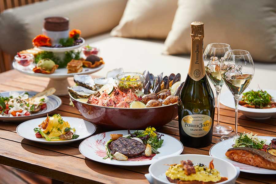 Free-flow champagne brunch at Mandarin Oriental Shanghai.