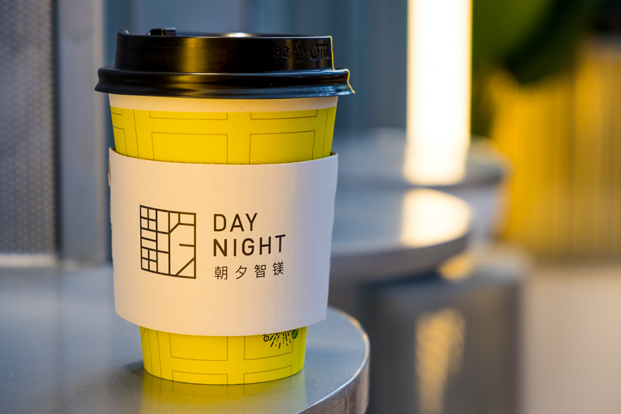 Day night cafe. Cafes and coffee shops in Shanghai. Photo by Rachel Gouk @ Nomfluence.