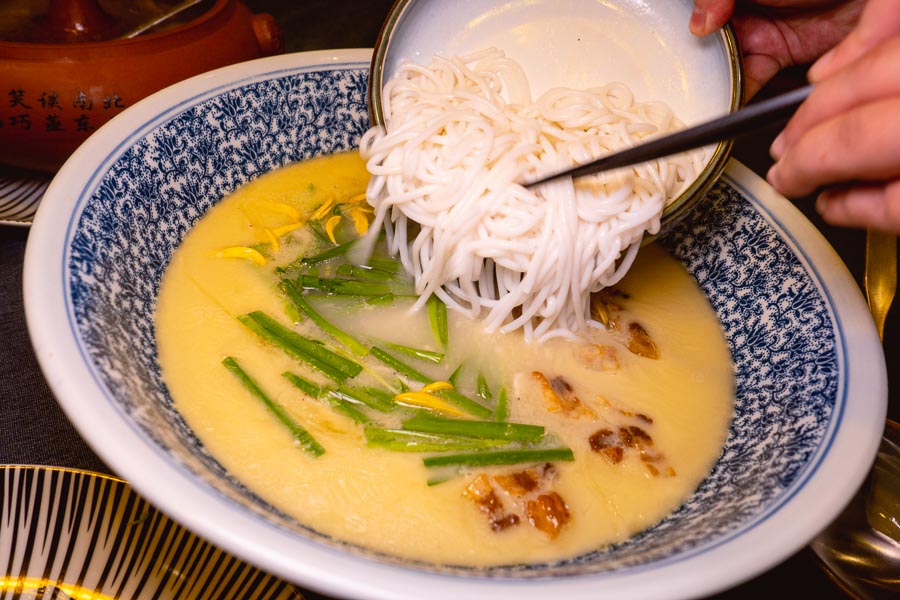 Ronglek, a cheap Yunnan restaurant in Shanghai. Photo by Rachel Gouk @ Nomfluence.