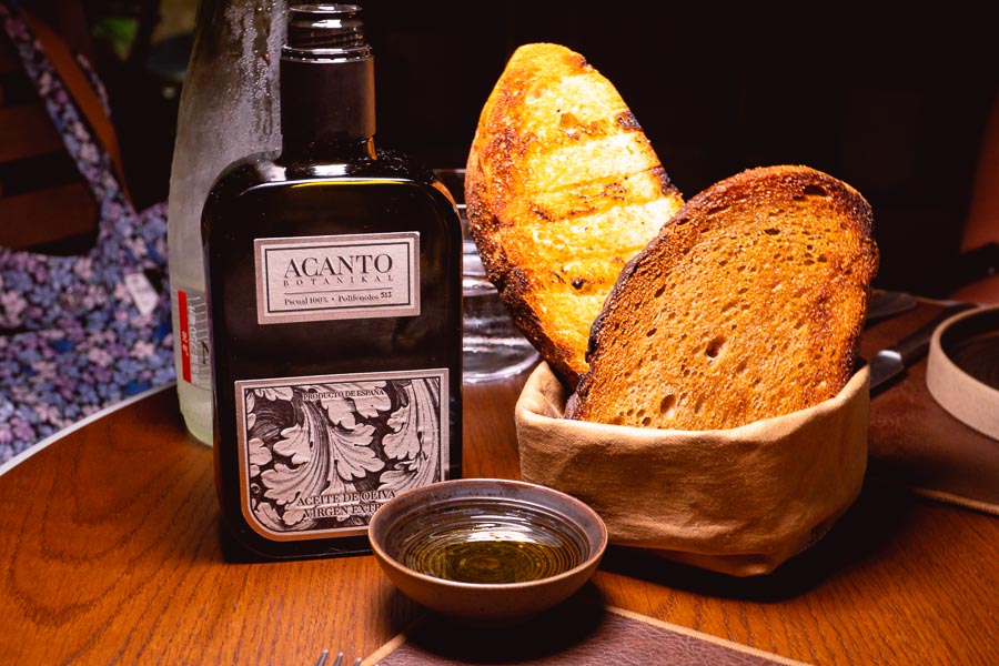 Bread and Acanto Botanikal olive oil at at Bonica, a Mediterranean restaurant and bar in Jing'an, Shanghai. Photo by Rachel Gouk @ Nomfluence.