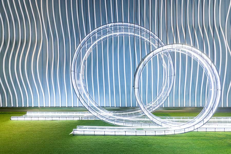 Lounge by Topgolf is a sports entertainment destination in Shanghai that has mini golf and digitized games, and a restaurant and bar.
