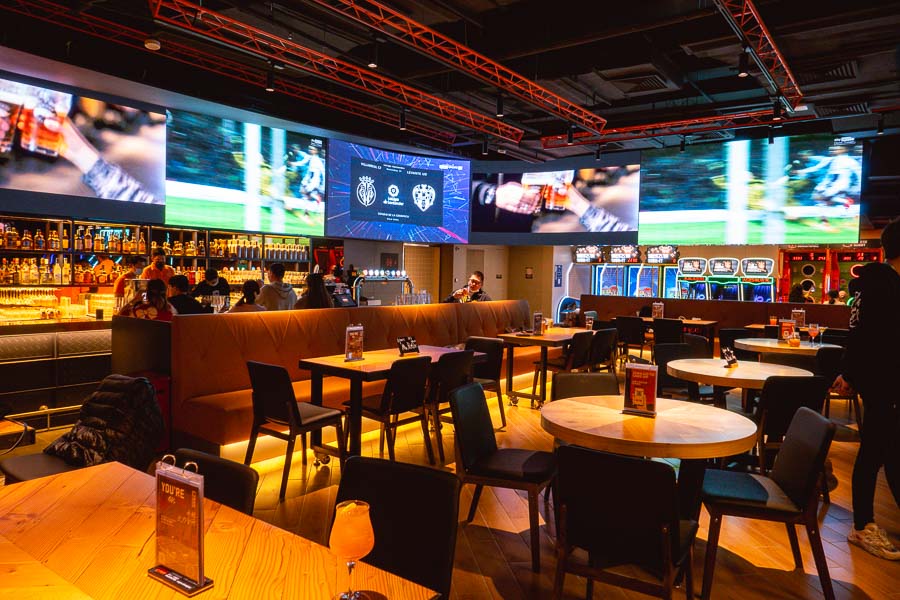 Cages Huangpu is an all-in-one sports bar, restaurant, and entertainment destination near West Bund, Shanghai. Photo by Rachel Gouk @ Nomfluence.