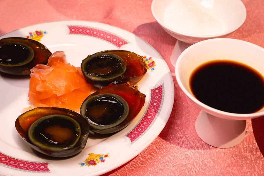 Loushang 楼上火锅 is a Cantonese-style hotpot restaurant in Shanghai that also specializes in live seafood. Photo by Rachel Gouk @ Nomfluence