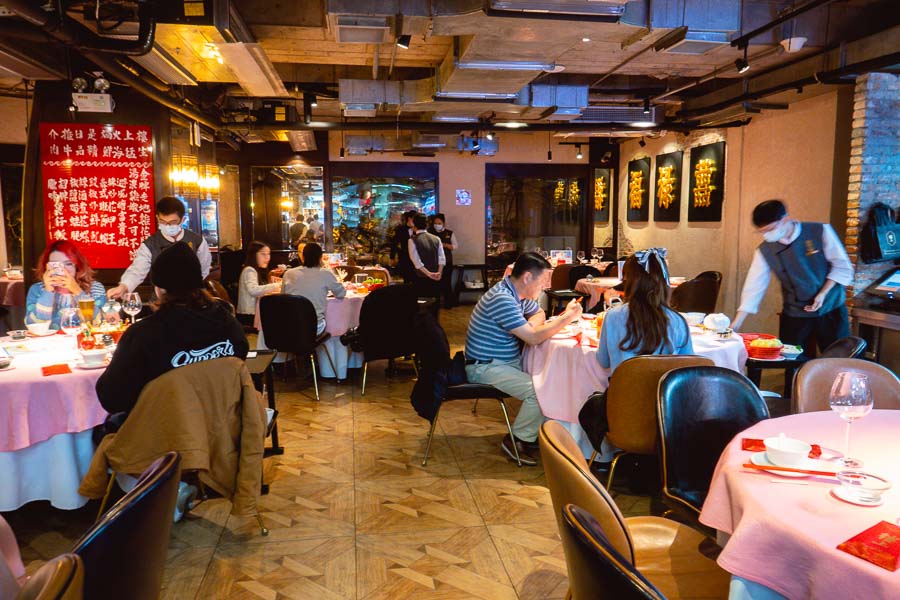 Loushang 楼上火锅 is a Cantonese-style hotpot restaurant in Shanghai that also specializes in live seafood. Photo by Rachel Gouk @ Nomfluence