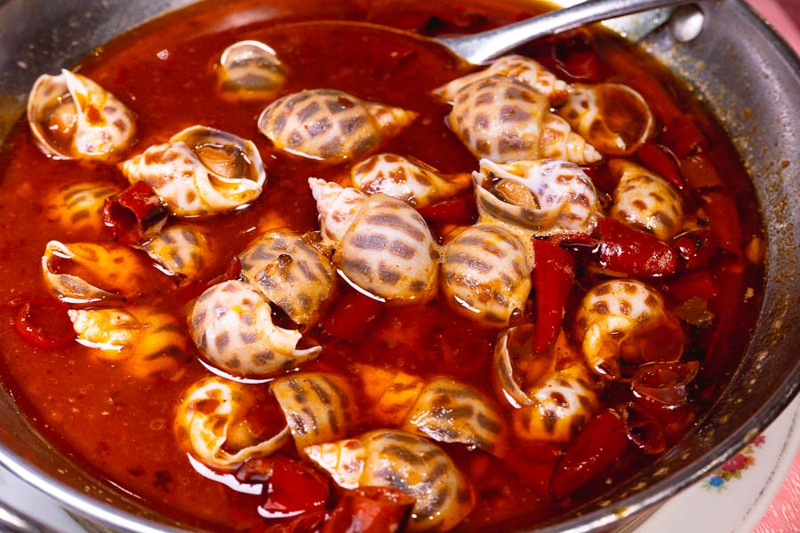 Loushang 楼上火锅 is a Cantonese-style hotpot restaurant in Shanghai that also specializes in live seafood. Photo by Rachel Gouk @ Nomfluence