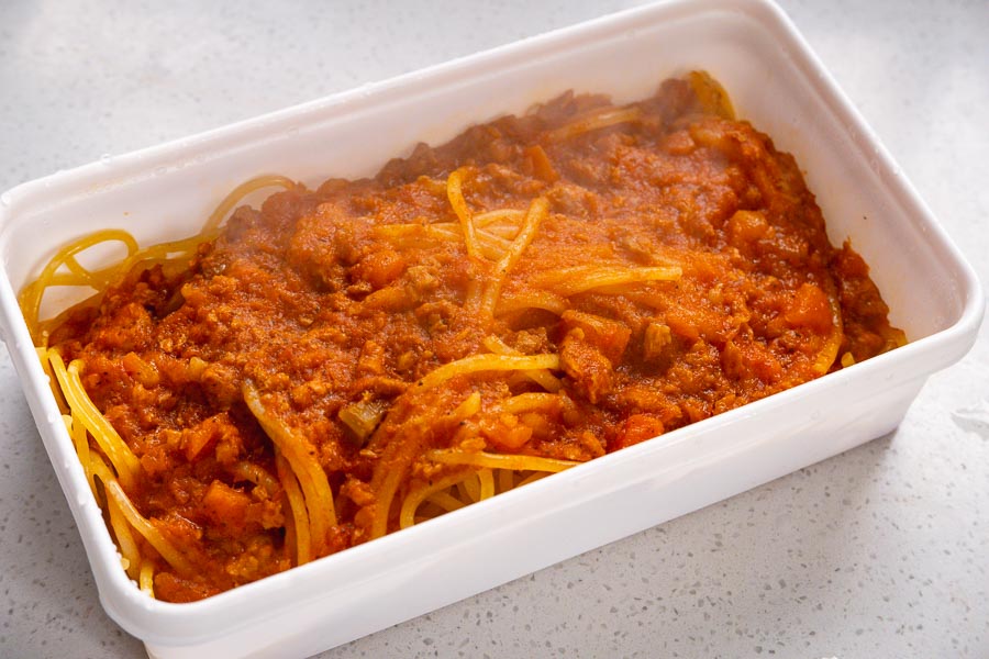 Ready to eat meals. v2, vegan plant-based meat alternative brand from Australia arrives in China. Photo by Rachel Gouk @ Nomfluence.