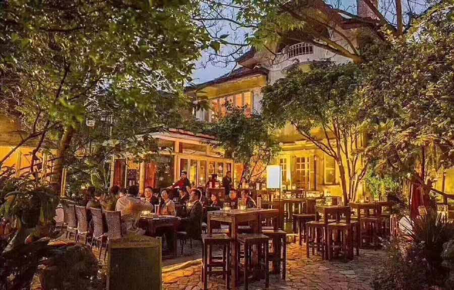 Cotton's restaurant and bar in Shanghai. Terrace happy hours in Shanghai. @ Nomfluence
