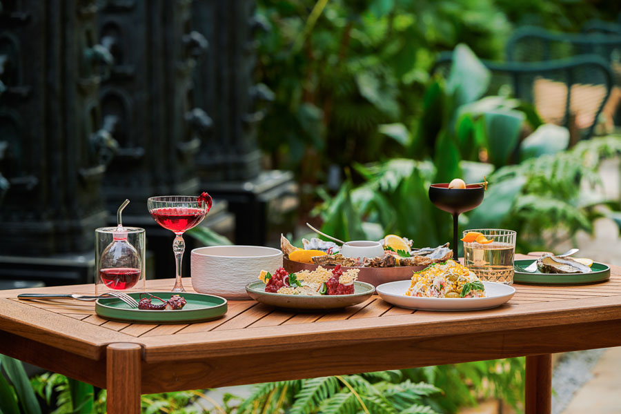 Cocktails at The ZUK Bar, Sukhothai Shanghai. Terrace happy hours in Shanghai @ Nomfluence
