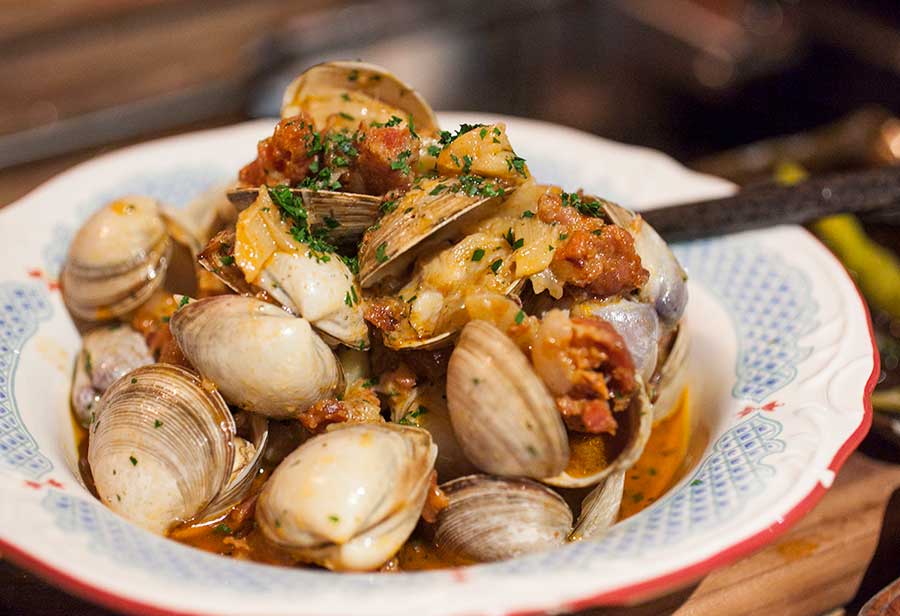 New restaurant openings in Shanghai: Spanish tapas and restaurant Pirata reopens.