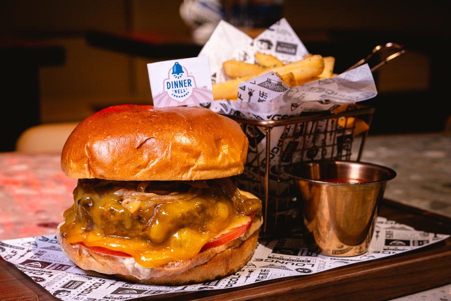 Lounge by Topgolf. Shanghai Burger Month 2022 by Nomfluence. Photo by Rachel Gouk @ Nomfluence.