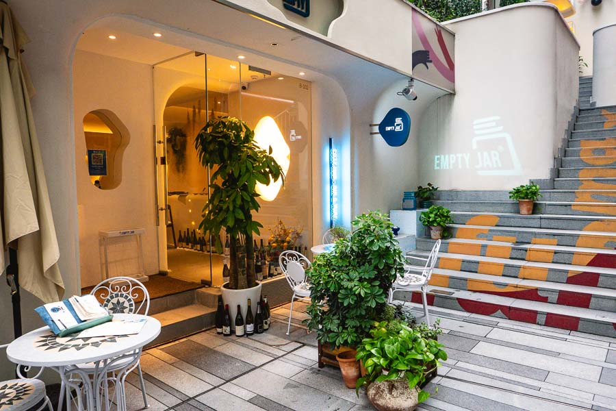 Empty Jar Cozy Hub Gin & Wine, cafe and bar with a health conscientious menu in Jing'an, Shanghai. Photo by Rachel Gouk @ Nomfluence. 