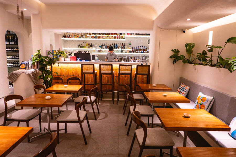 Empty Jar Cozy Hub Gin & Wine, cafe and bar with a health conscientious menu in Jing'an, Shanghai. Photo by Rachel Gouk @ Nomfluence. 