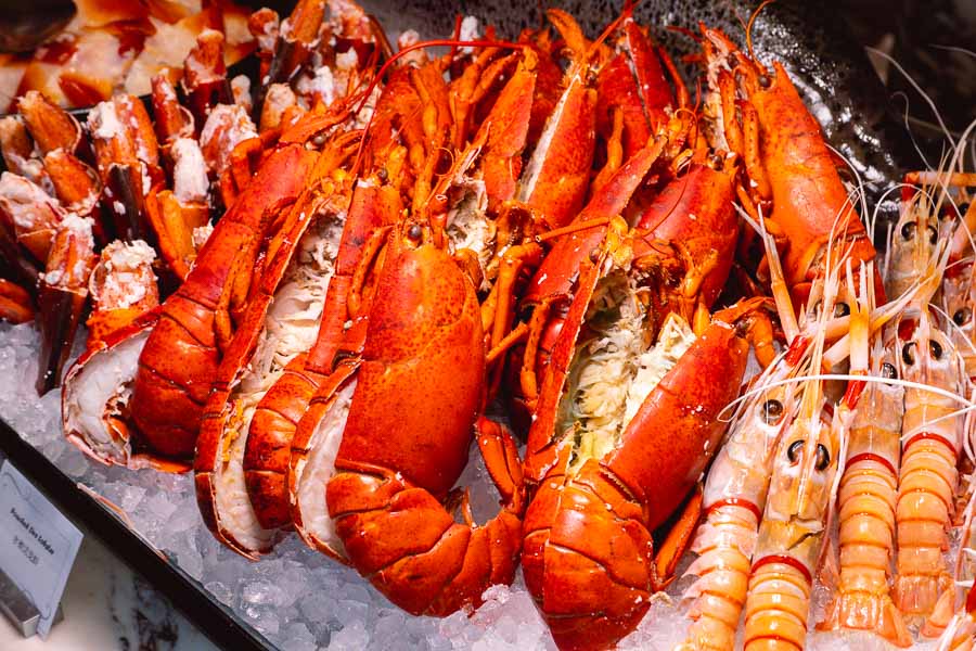 Sunday seafood brunch buffet at the Waldorf Astoria Shanghai. Photo by Rachel Gouk @ Nomfluence