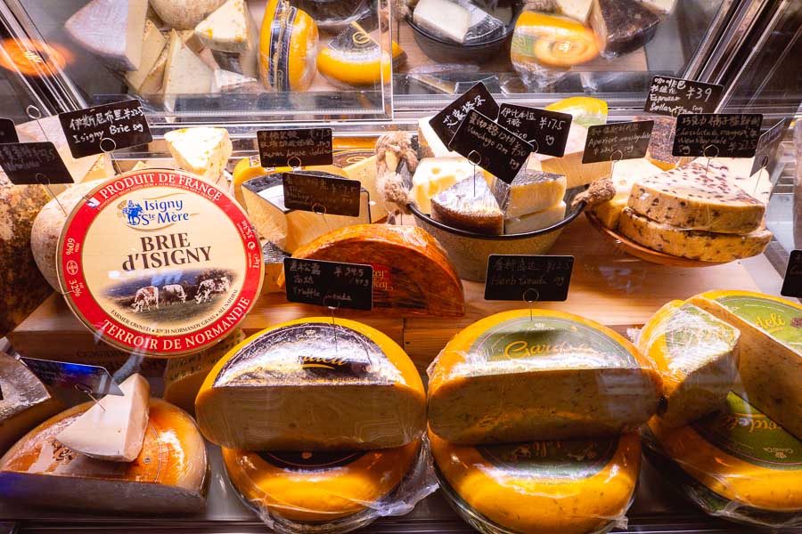Mozzarella e Vino is a European-style eatery specializing in cheese products, located in Xuhui, Shanghai. Photo by Rachel Gouk @ Nomfluence. 