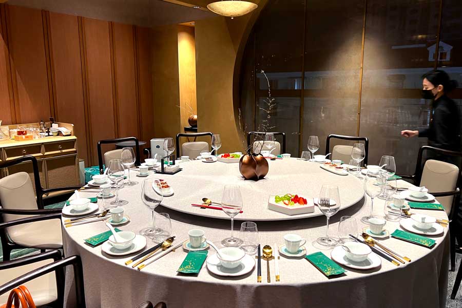 Maison Gingko (文杏馆·臻) is a traditional Cantonese restaurant in Gubei, Shanghai. Expect showy dishes like Jinhua Yushu chicken for dinner. Photo by Rachel Gouk @ Nomfluence