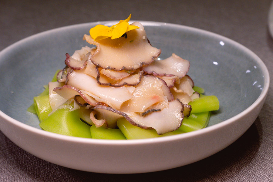 Maison Gingko (文杏馆·臻) is a traditional Cantonese restaurant in Gubei, Shanghai. Expect showy dishes like Jinhua Yushu chicken for dinner. Photo by Rachel Gouk @ Nomfluence