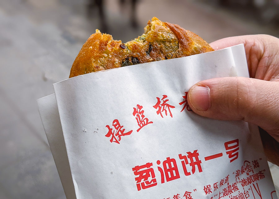 Street food: The Best Scallion Pancakes (Cong You Bing 葱油饼) in Shanghai. Photo by Rachel Gouk @ Nomfluence.